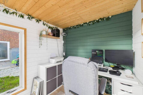 CAM03218G0-PR0809-STILL008-thumbnail-h750-70