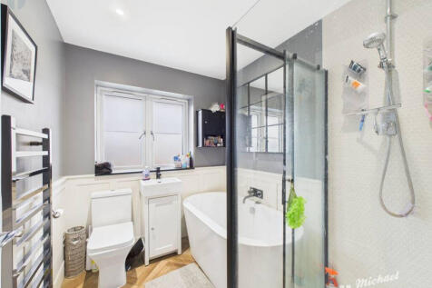 CAM03218G0-PR0806-STILL005-thumbnail-h750-70