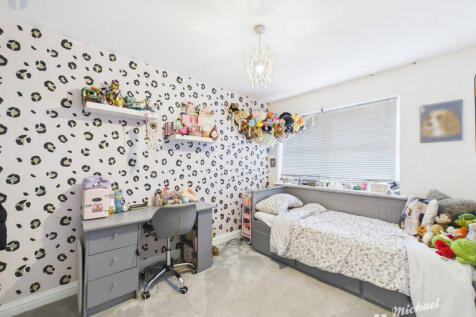 CAM03218G0-PR0806-STILL004-thumbnail-h750-70