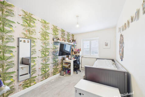 CAM03218G0-PR0806-STILL007-thumbnail-h750-70