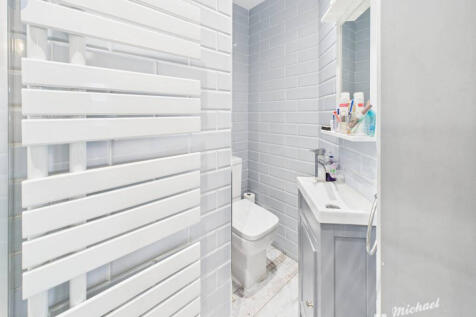 CAM03218G0-PR0806-STILL002-thumbnail-h750-70