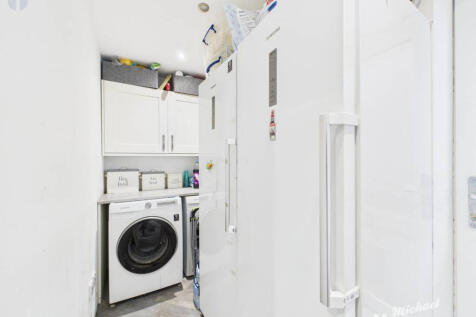 CAM03218G0-PR0806-STILL012-thumbnail-h750-70