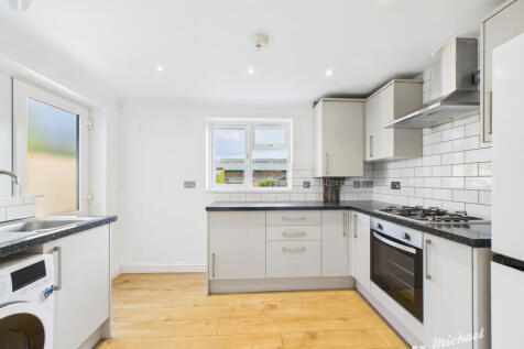 CAM03218G0-PR0810-STILL018