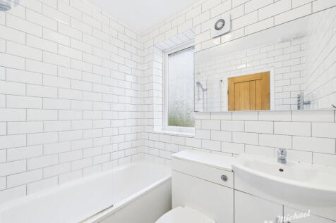 CAM03218G0-PR0810-STILL012