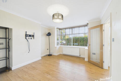 CAM03218G0-PR0810-STILL014