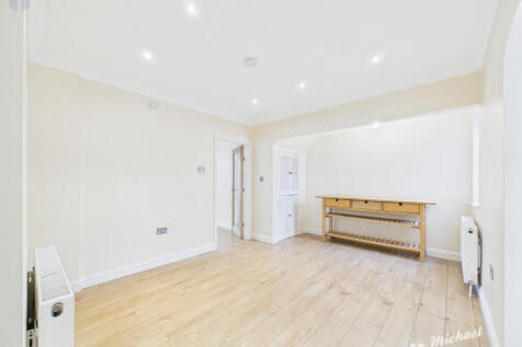 CAM03218G0-PR0810-STILL016