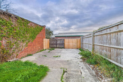 CAM03218G0-PR0810-STILL006