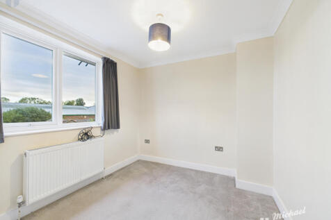 CAM03218G0-PR0810-STILL011