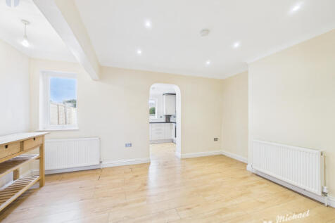 CAM03218G0-PR0810-STILL015