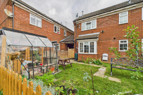 CAM03218G0-PR0811-STILL013