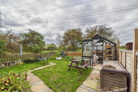 CAM03218G0-PR0811-STILL011