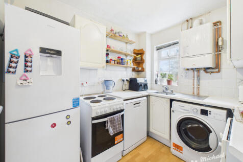 CAM03218G0-PR0811-STILL009