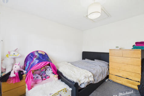 CAM03218G0-PR0811-STILL001