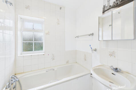 CAM03218G0-PR0811-STILL004