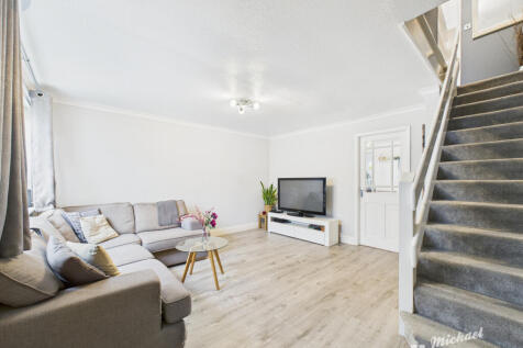 CAM03218G0-PR0814-STILL001