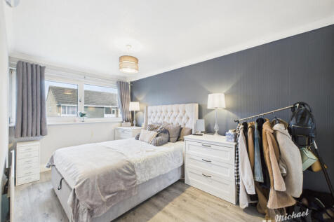 CAM03218G0-PR0814-STILL008