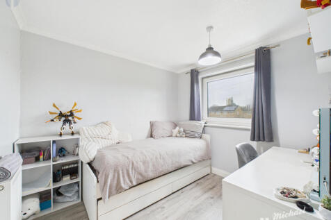 CAM03218G0-PR0814-STILL007