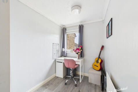 CAM03218G0-PR0814-STILL009