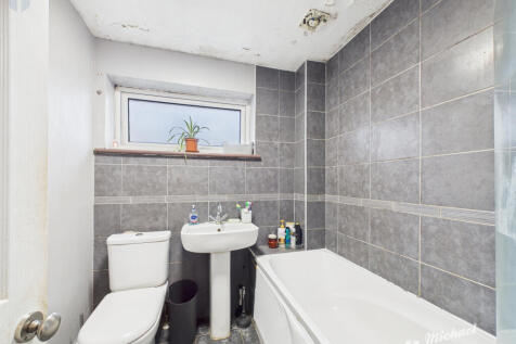 CAM03218G0-PR0814-STILL006