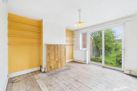 CAM03218G0-PR0813-STILL002-thumbnail-h750-70