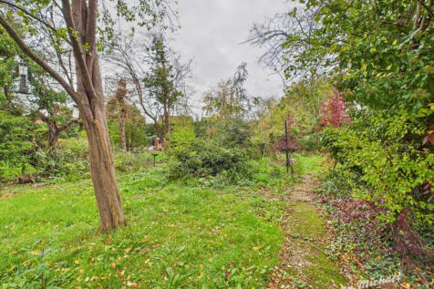 CAM03218G0-PR0813-STILL014-thumbnail-h750-70