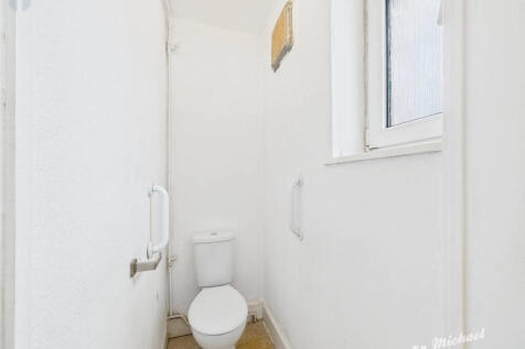 CAM03218G0-PR0813-STILL006-thumbnail-h750-70