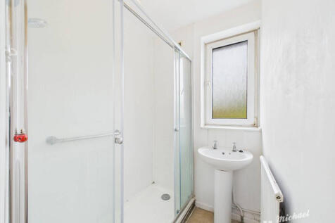 CAM03218G0-PR0813-STILL005-thumbnail-h750-70