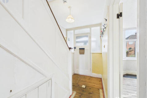 CAM03218G0-PR0813-STILL004-thumbnail-h750-70