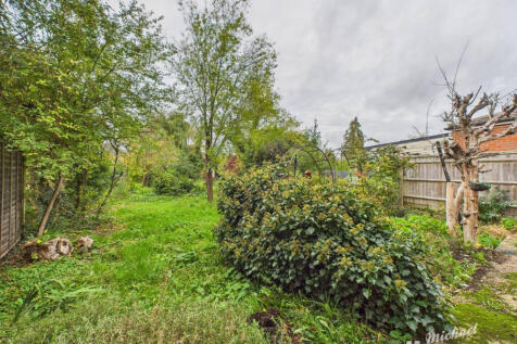 CAM03218G0-PR0813-STILL013-thumbnail-h750-70