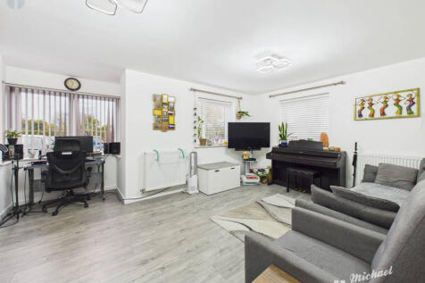 CAM03852G0-PR0464-STILL005-thumbnail-h750-70