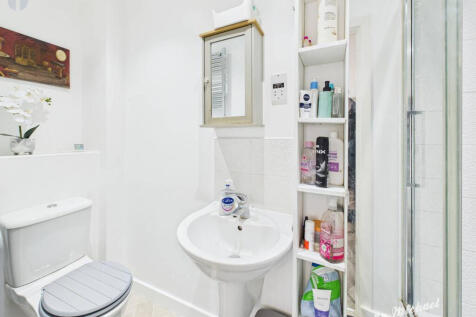 CAM03852G0-PR0464-STILL013-thumbnail-h750-70