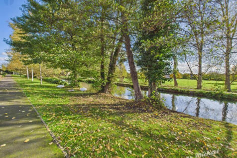 CAM03852G0-PR0465-STILL005-thumbnail-h750-70