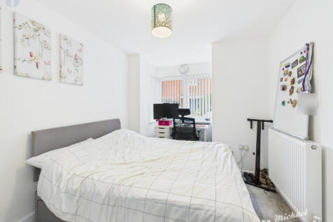 CAM03852G0-PR0464-STILL010