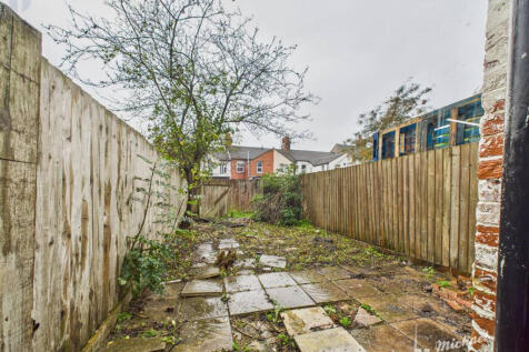 CAM03218G0-PR0818-STILL009-thumbnail-h750-70