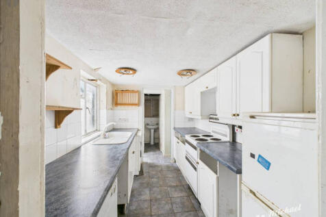 CAM03218G0-PR0818-STILL003-thumbnail-h750-70