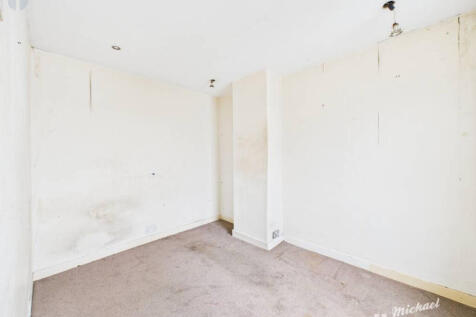 CAM03218G0-PR0818-STILL007-thumbnail-h750-70