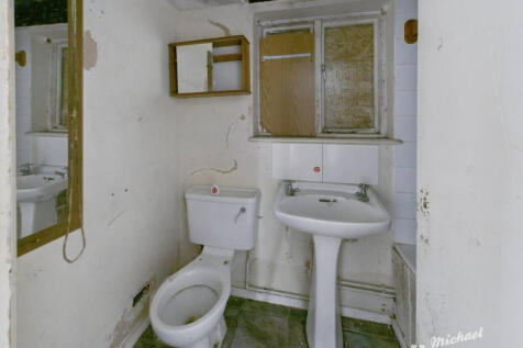 CAM03218G0-PR0818-STILL004-thumbnail-h750-70