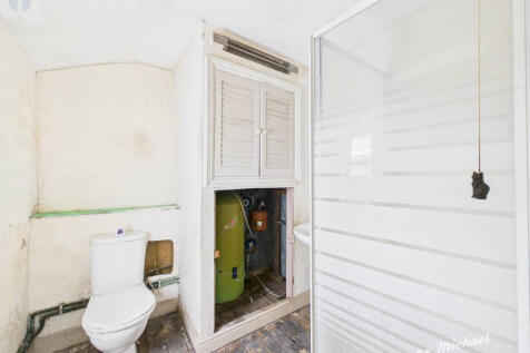 CAM03218G0-PR0818-STILL006-thumbnail-h750-70