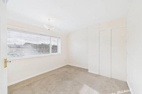 CAM03218G0-PR0819-STILL013-thumbnail-h750-70