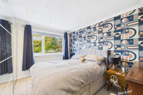 CAM03218G0-PR0821-STILL018-thumbnail-h750-70