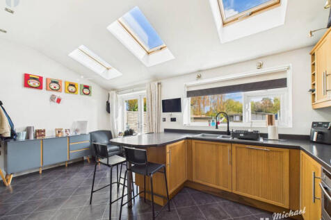 CAM03218G0-PR0821-STILL012-thumbnail-h750-70