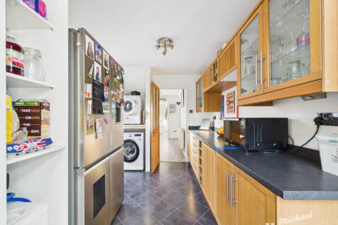 CAM03218G0-PR0821-STILL013-thumbnail-h750-70