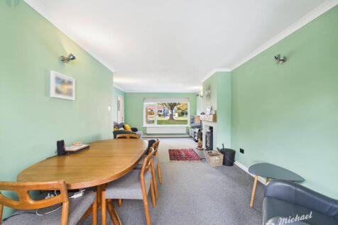 CAM03218G0-PR0821-STILL005-thumbnail-h750-70