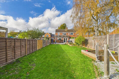 CAM03218G0-PR0821-STILL010-thumbnail-h750-70