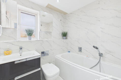 CAM03852G0-PR0467-STILL003