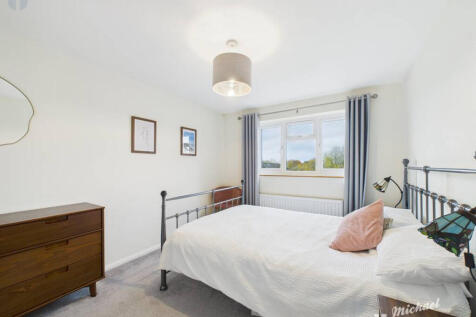 CAM03218G0-PR0824-STILL014-thumbnail-h750-70