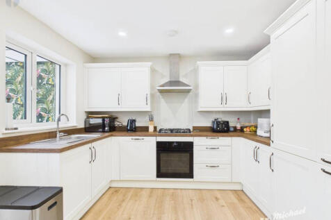 CAM03218G0-PR0824-STILL004-thumbnail-h750-70