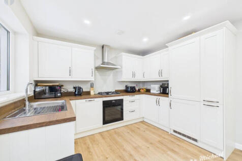 CAM03218G0-PR0824-STILL006-thumbnail-h750-70