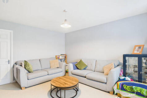 CAM03218G0-PR0824-STILL003-thumbnail-h750-70