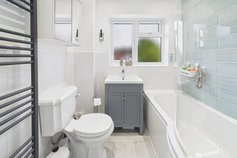 CAM03218G0-PR0824-STILL013-thumbnail-h750-70